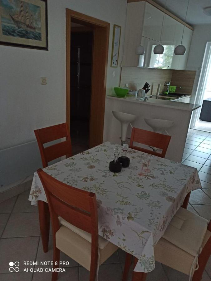 Robertino 1966 Apartma